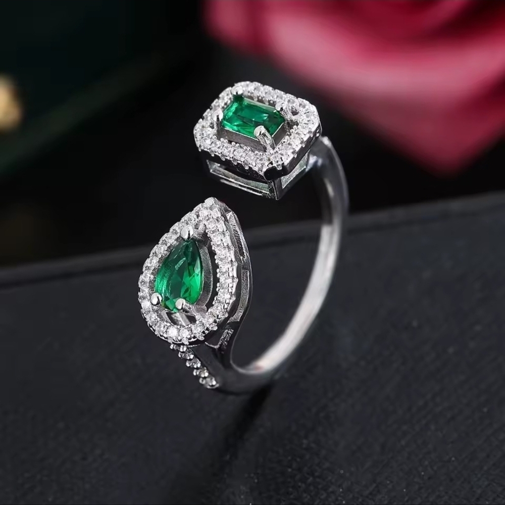 Silver Ring with Green Gemstones - Picture 2 of 2